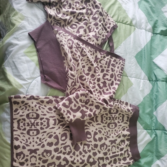 Matching sweater top and skirt - Picture 3 of 3